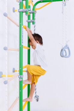 wall mounted pull up bar for children green
