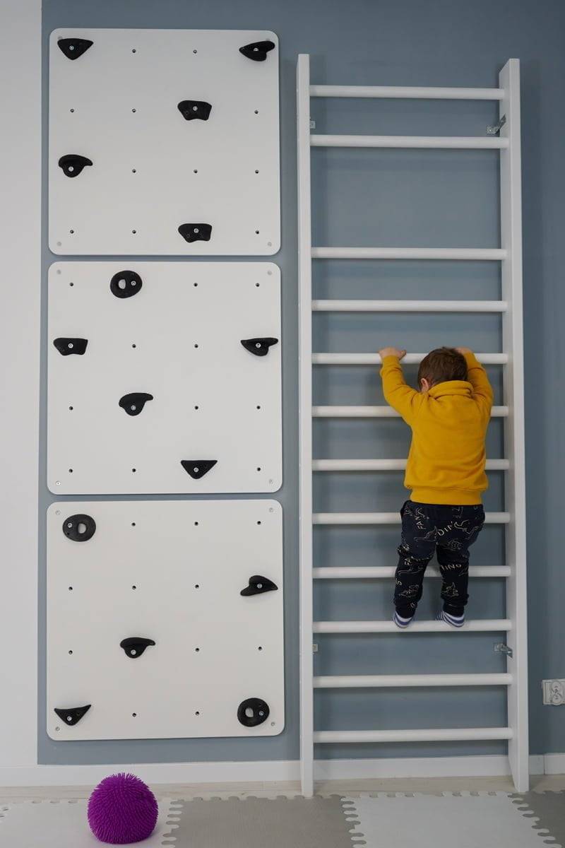 Weiße Kletterwand fürs Kinderzimmer – Bild 12