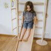 drabinka gimnastyczna wood mood w pokoju dla dzieci