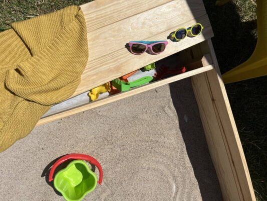 Spielen in Sandkasten