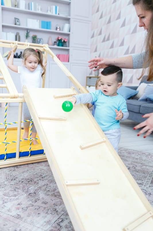 Zweiseitige Kinderrutsche für die Kletterpyramide – Bild 2