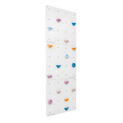 Weiße Kletterwand fürs Kinderzimmer