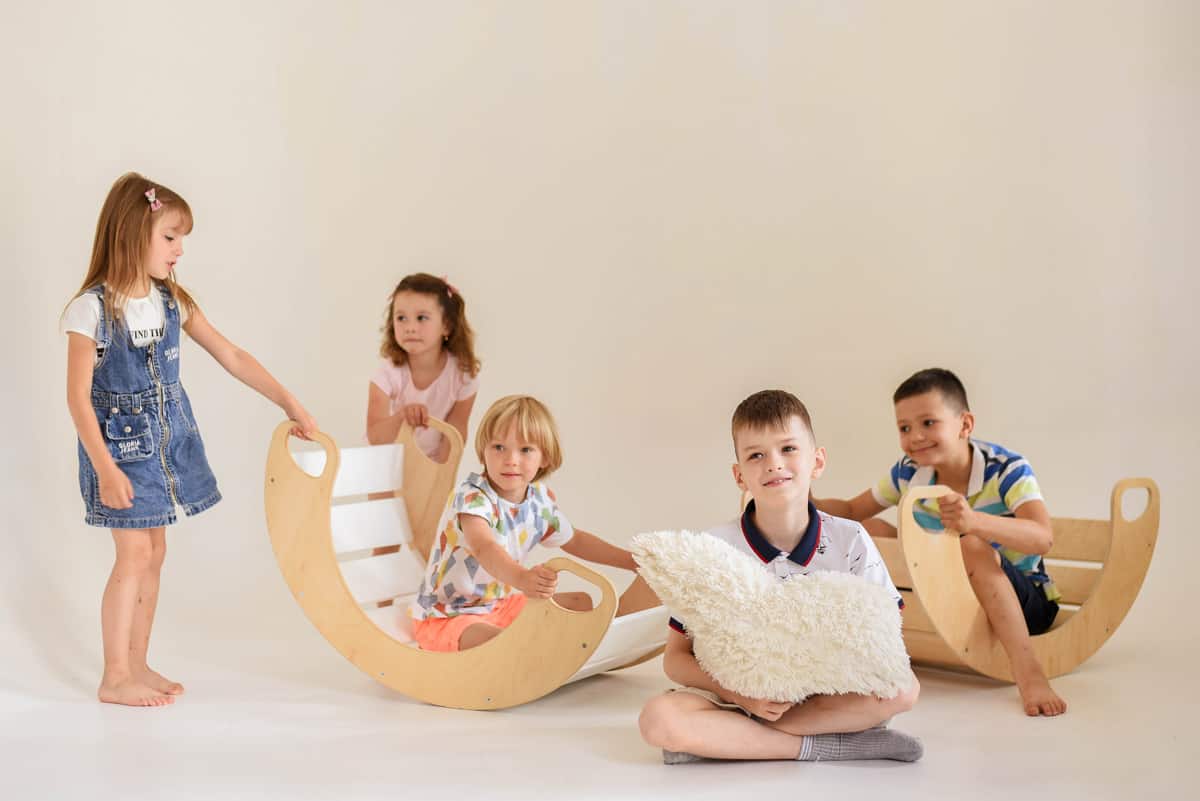 Kinderwippe aus Holz Sunny – Bild 2