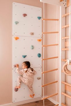 Alternative view of Weiße Kletterwand fürs Kinderzimmer